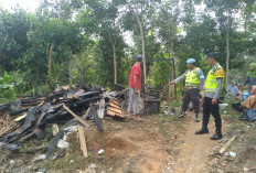 Terbakar, Warung Kelontongan Rata dengan Tanah