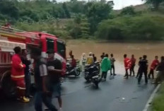 Banjir, Jalan Utama Lumpuh dan Pengendara Terjebak