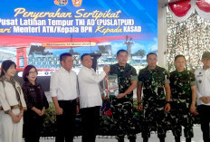 Serahkan Sertifikat 32.000 Hektare Tanah Puslatpur ke TNI AD