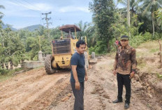 Bangun Jalan Penghubung Desa Bunga Mayang dengan Desa Mendah