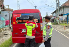 Pasang Stiker Hotline 110 Selama Mudik