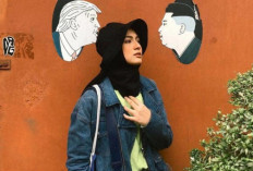 9 Warna Jilbab yang Cocok dengan Baju Biru Dongker