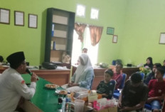 8 Anak Yatim Terima Santunan Pendidikan dari Kemenag OKU Selatan