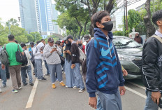 Massa Demo Tandingan di Depan KPU Berdatangan