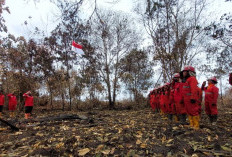 Personel Maggala Agni Gelar Upacara HUT RI ke-79 di Tengah Lokasi Karhutla