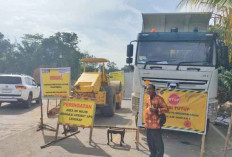 Truk Odol Tekak Bikin Macet nyangkut di jembatan bailey