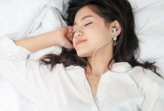 Bahaya Tersembunyi Tidur Pakai Earphone yang Sering Diabaikan