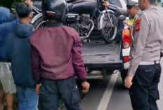 Datangkan Montir, Bantu Perbaiki Sepeda Motor Pemudik Rusak