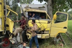 Dua Truk di Jalan Kota Baru OKU Timur alami Kecelakaan