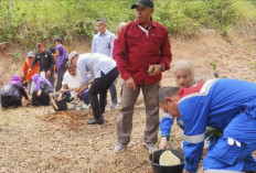 PHE Ogan Komering Field Tanam 500 Pohon di Hutan Kota Baturaja