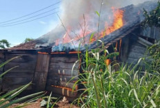 Terbakar Secara Tiba-Tiba Saat Pemilik Berada di Dalam Rumah