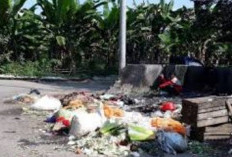 Sampah Berserakan, Bau Busuk Menyengat