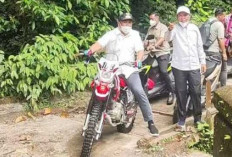 Bupati Abusama Tinjau Jalan Rusak di Mekakau Ilir, Pastikan Perbaikan Jadi Prioritas