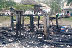 Rumah Panggung Ludes Terbakar, Hanya Tersisa Baju di Badan Penghuni
