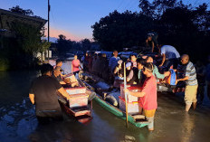 Terpaksa Gunakan Perahu, Salurkan Bantuan hingga Daerah Perbatasan OKU