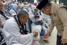 Tangis Haru Iringi Keberangkatan Kloter 15 Embarkasi Palembang ke Tanah Suci