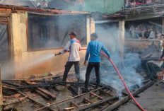 Rumah 2 Lantai Terbakar, Kerugian Ditaksir Rp100 Juta