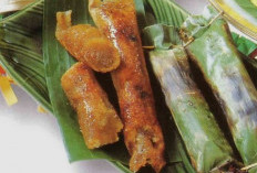 Lompong Sagu Khas Padang: Camilan Tradisional Beraroma Pisang yang Selalu Dirindukan