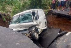 Akibat Longsor, Jalan Provinsi Menghubungkan OKU Raya Putus 