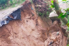 Jalan Penghubung Antar Dusun Putus Diterjang Longsor