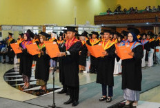 289 Lulusan Universitas Baturaja Resmi Diwisuda