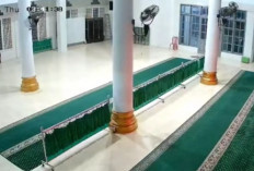 Viral, Beredar Video Seorang Pria Diduga Membobol Kotak Amal Masjid