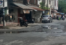 Bertahun-Tahun Jalan Rusak dan Berlubang