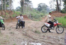 Pastikan Pembangunan Jalan Strategis Karang Agung Berjalan Optimal