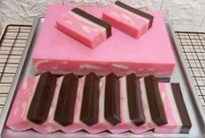 Puding Stroberi Roti Tawar Lapis Coklat, Lezat, Cantik, dan Mudah Dibuat