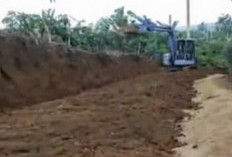 Jalan Rusak Bertahun-tahun, Warga Patungan Sewa Ekskavator