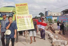 Protes Tak Dibangunkan Siring