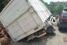 Jalan Amblas Lagi, Warga Waswas Melintas Saat Hujan