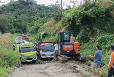 Badan Jalan Patah dan Amblas, Lalulintas Terhambat