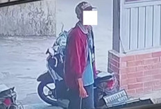 Terekam CCTV! Terduga Pelaku Curanmor Beraksi di Parkiran Toko 