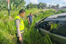 Mobil Panther Milik Dokter Alami Kecelakaan Disambar Kereta Api