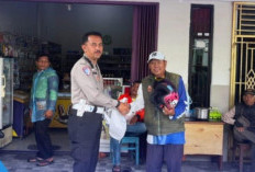 Peduli Keselamatan, Bagikan Helm Gratis untuk Pengemudi Ojek