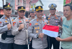 Sambut HUT RI ke-80, Polres OKU Selatan Bagikan Ribuan Bendera 