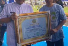 Bupati Enos Raih BKPRMI Award 2025 atas Kepedulian Pendidikan Al-Qur’an