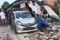 Belajar Nyetir, Mobil Agya Tabrak Warung Gorengan 6 Orang Terluka