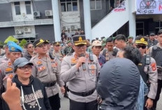 Dialog Massa dan Kapolres OKU Pecah, Desak Diizinkan Masuk 