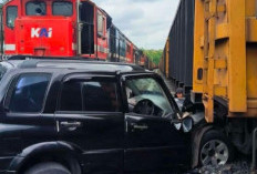 Escudo Tabrak Kereta Api, Pengemudi Dilarikan ke Rumah Sakit