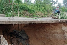 Diguyur Hujan, Jalan Utama Nyaris Putus