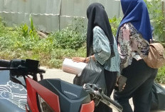 Heboh! Wanita Keliling Tukar Fotokopi KK dengan Hadiah, Diduga untuk Kampanye