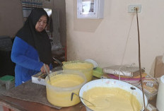 Tertima Pesanan 100 Loyang Lebih Kue Basah