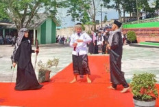 Gelar Fashion Show Busana Muslim Meriahkan Maulid Nabi 2025