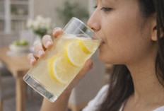Fakta atau Mitos? Air Lemon Pagi Hari Diklaim Mampu Detoks Tubuh