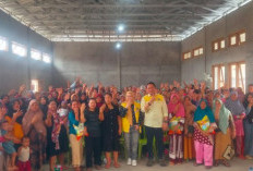 HUT ke-61, Partai Golkar Sumsel Bagikan 5 Ton Beras untuk Masyarakat OKU Selatan