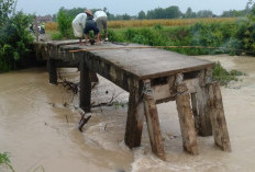 Hujan Deras, Jembatan Terputus