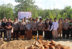 Polres OKU Timur Bedah 14 Rumah Warga Kurang Mampu