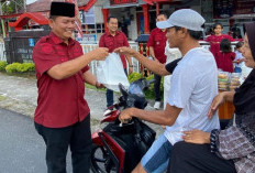 Bagikan Takjil Secara Gratis